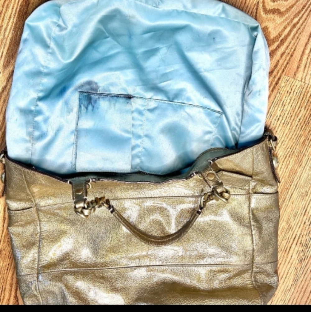 Coach Madison Gold Metallic Tote Blue Satin Lining And Charms Key Chain - Picture 11 of 12